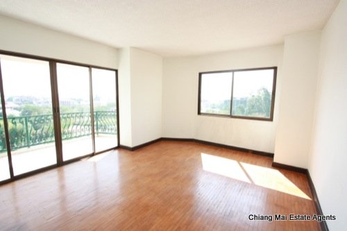 Unfurnished Unrenovated condo in the city
